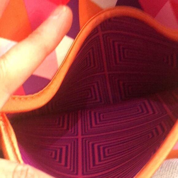 Macbeth Colorful triangle tablet neoprene cover. - Picture 4 of 4